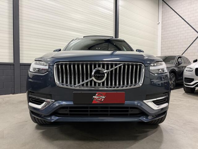 Volvo XC90 T8 Recharge AWD Inscription 7P. PANO/HEAD-UP/H&K/360CAMERA/MEMORY/KEYLESS/ACC/PILOT-ASSIST/20"/ELECTR.TREKHAAK/DENIM BLUE MET BROWN LEATHER EN WALNOOT INLEG, UNIEKE AUTO!!