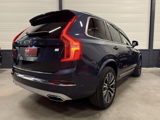 Volvo XC90 T8 Recharge AWD Inscription 7P. PANO/HEAD-UP/H&K/360CAMERA/MEMORY/KEYLESS/ACC/PILOT-ASSIST/20"/ELECTR.TREKHAAK/DENIM BLUE MET BROWN LEATHER EN WALNOOT INLEG, UNIEKE AUTO!!