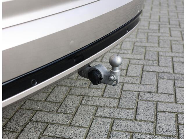 Volvo XC90 T8 Plug-in hybrid AWD Ultra Dark *Direct leverbaar!*