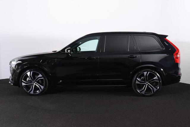 Volvo XC90 T8 Recharge AWD Ultra Dark - LONG RANGE - Luchtvering - IntelliSafe Assist & Surround - 360º Camera - Verwarmde voorstoelen, stuur & achterbank - Parkeersensoren voor & achter - Elektr. bedienb. voorstoelen met geheugen - Draadloze tel. lader - Head up di