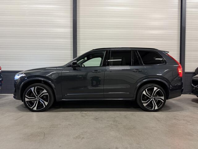 Volvo XC90 T8 Recharge AWD R-Design Long Range 455PK PANO/B&W/HEAD-UP/22"/R-DESIGN SPORTSTOELEN/KEYLESS/PILOT-ASSIST/ACC/STANDKACHEL/BLACK-LINE/PRIVACY/ELECTR.TREKHAAK/KLEUR SAVILE GREY METALLIC/NET OH BEURT GEHAD BIJ VOLVO