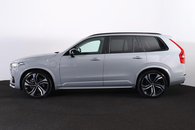Volvo XC90 T8 Recharge AWD Ultimate Dark - Luchtvering - Panorama/schuifdak - IntelliSafe Assist & Surround - 360º Camera - Adaptieve LED koplampen - Verwarmde voorstoelen, stuur & achterbank - Parkeersensoren voor & achter - Elektr. bedienb. voorstoelen met geheuge