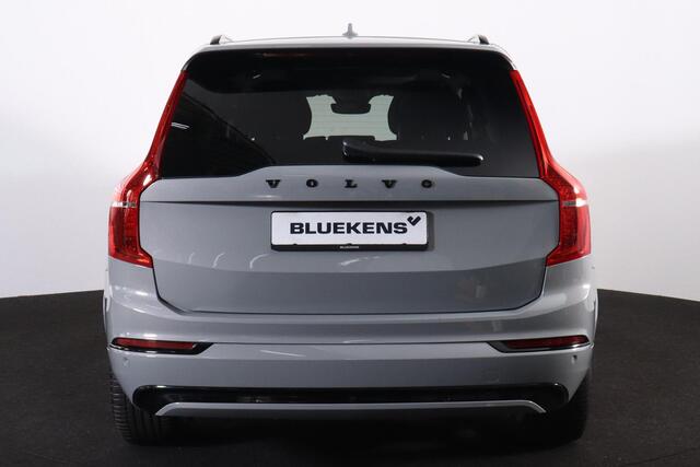 Volvo XC90 T8 Recharge AWD Ultimate Dark - Luchtvering - Panorama/schuifdak - IntelliSafe Assist & Surround - 360º Camera - Adaptieve LED koplampen - Verwarmde voorstoelen, stuur & achterbank - Parkeersensoren voor & achter - Elektr. bedienb. voorstoelen met geheuge