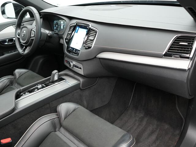 Volvo XC90 T8 Recharge AWD R-Design Plug In Hybrid 7 Persoons INCL BTW PHEV | Panodak | Adaptive Cruise | 360 Camera | Alcantara Sportstoelen Memory | Harman Kardon | BLIS | Keyless | Apple Carplay |