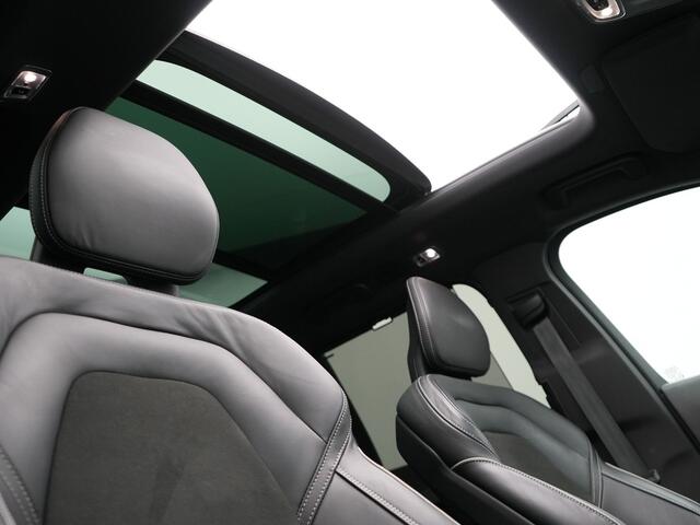 Volvo XC90 T8 Recharge AWD R-Design Plug In Hybrid 7 Persoons INCL BTW PHEV | Panodak | Adaptive Cruise | 360 Camera | Alcantara Sportstoelen Memory | Harman Kardon | BLIS | Keyless | Apple Carplay |