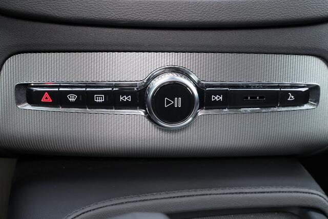 Volvo XC90 T8 Recharge AWD Ultimate Dark - LONG RANGE - Luchtvering - Panorama/schuifdak - IntelliSafe Assist & Surround - 360º Camera - Harman/Kardon audio - Adaptieve LED koplampen - Verwarmde voorstoelen, stuur & achterbank - Parkeersensoren voor & achter - Elekt