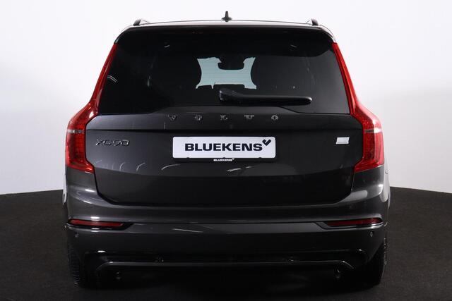 Volvo XC90 T8 Recharge AWD Ultimate Dark - LONG RANGE - Luchtvering - Panorama/schuifdak - IntelliSafe Assist & Surround - 360º Camera - Bowers & Wilkins audio - Verwarmde voorstoelen, stuur & achterbank - Parkeersensoren voor & achter - Elektr. bedienb. voorstoelen