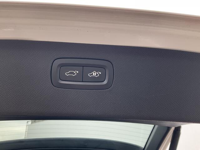 Volvo XC90 2.0 T8 Twin Engine AWD Inscription 7-Pers Pano Trekhaak HUD B&W Luchtvering Leder BOMVOL!
