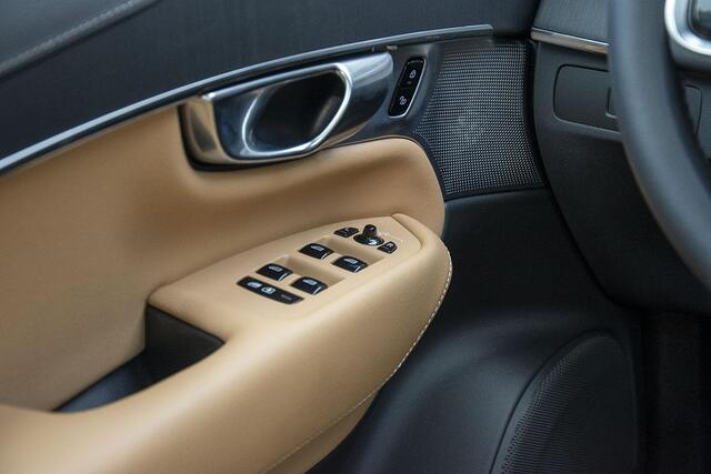 Volvo XC90 2.0 T8 PLUG-IN HYBRID AWD ULTRA BRIGHT PANO / LUCHTVERING
