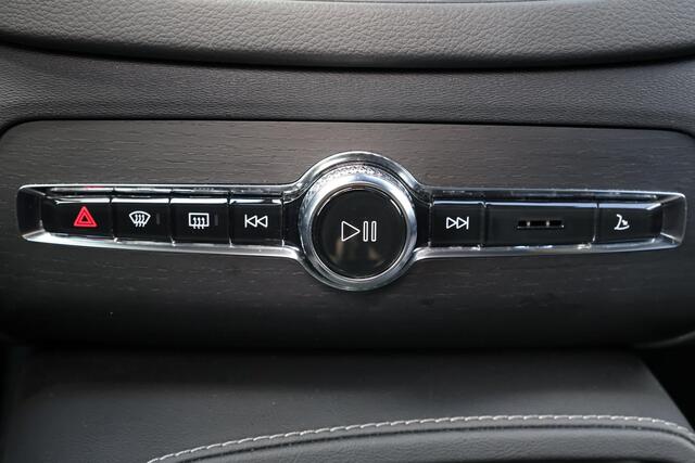 Volvo XC90 T8 Recharge AWD R-Design - LONG RANGE - Luchtvering - Panorama/schuifdak - IntelliSafe Assist & Surround - 360º Camera - Bowers & Wilkins audio - Adaptieve LED koplampen - Verwarmde voorstoelen, stuur & achterbank - Parkeersensoren voor & achter - Elektr.