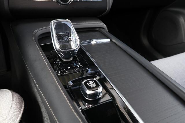Volvo XC90 T8 Recharge AWD R-Design - LONG RANGE - Luchtvering - Panorama/schuifdak - IntelliSafe Assist & Surround - 360º Camera - Bowers & Wilkins audio - Adaptieve LED koplampen - Verwarmde voorstoelen, stuur & achterbank - Parkeersensoren voor & achter - Elektr.