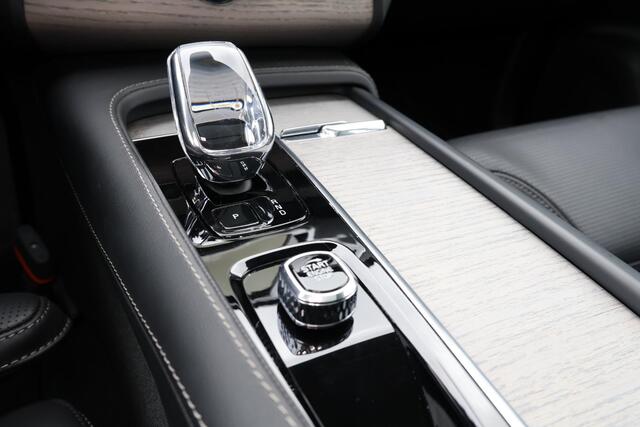 Volvo XC90 T8 Recharge AWD Ultimate Dark - Luchtvering - Panorama/schuifdak - IntelliSafe Assist & Surround - 360º Camera - Bowers & Wilkins audio - Adaptieve LED koplampen - Verwarmde voorstoelen, stuur & achterbank - Parkeersensoren voor & achter - Elektr. bedienb