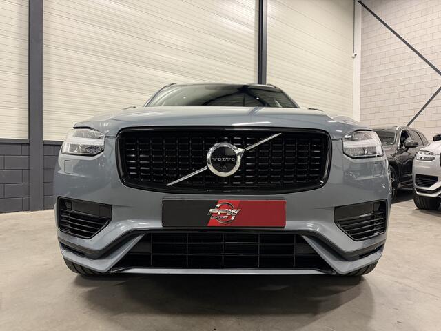 Volvo XC90 T8 Recharge AWD R-Design Long Range 455PK PANO/LUCHTVERING/B&W/TREKHAAK/22"/HEAD-UP/360CAMERA/LEER-SPORT/MEMORY/PILOT-ASSIST/ACC/KLEUR THUNDER-GREY/VOLLEDIG VOLVO DEALER ONDERHOUD