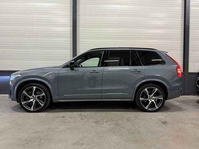 Volvo XC90 T8 Recharge AWD R-Design Long Range 455PK PANO/LUCHTVERING/B&W/TREKHAAK/22"/HEAD-UP/360CAMERA/LEER-SPORT/MEMORY/PILOT-ASSIST/ACC/KLEUR THUNDER-GREY/VOLLEDIG VOLVO DEALER ONDERHOUD