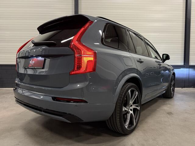 Volvo XC90 T8 Recharge AWD R-Design Long Range 455PK PANO/LUCHTVERING/B&W/TREKHAAK/22"/HEAD-UP/360CAMERA/LEER-SPORT/MEMORY/PILOT-ASSIST/ACC/KLEUR THUNDER-GREY/VOLLEDIG VOLVO DEALER ONDERHOUD