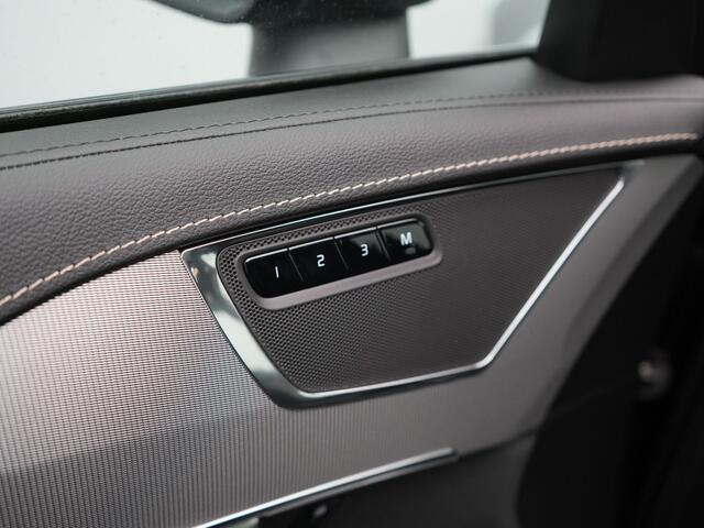 Volvo XC90 T8 Recharge AWD R-Design Plug In Hybrid 7 Persoons INCL BTW PHEV | Panodak | Alcantara Sportstoelen Memory | Trekhaak af Fabriek | Adaptive Cruise | Pilot Assist | Navigatie | Apple Carplay | 360 Camera | DAB | Virtual |