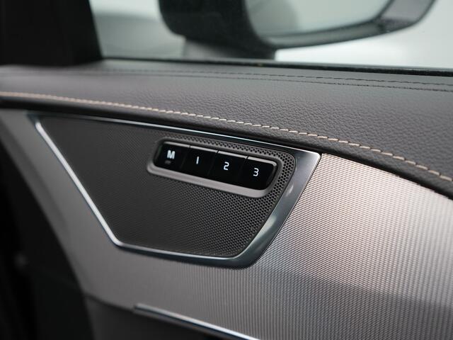 Volvo XC90 T8 Recharge AWD R-Design Plug In Hybrid 7 Persoons INCL BTW PHEV | Panodak | Alcantara Sportstoelen Memory | Trekhaak af Fabriek | Adaptive Cruise | Pilot Assist | Navigatie | Apple Carplay | 360 Camera | DAB | Virtual |