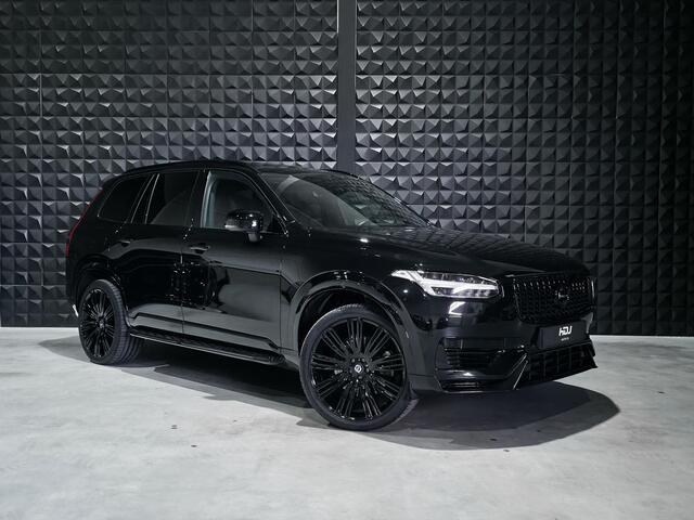 Volvo XC90 2.0 T8 Recharge AWD R-Design | All Black | Cognac Leer | H&K | HUD | Pano | BLIS | Trekh. |