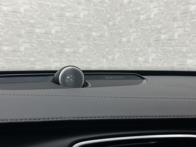Volvo XC90 2.0 T8 AWD 455PK Ultimate Dark | Luchtvering | Bowers & Wilkins | 360 Camera | Panorama | Pilot-Assist | R-Design | ACC | Stoelventilatie | Trekhaak | Head-Up | Keyless-Entry | Sportstoelen | Memory | Standkachel | Stuurverwarming | Full-LED | Zonwering |