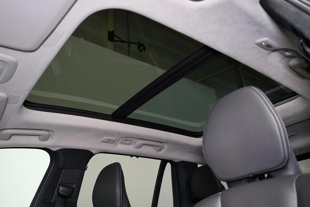 Volvo XC90 T8 Recharge AWD Ultra Dark - Luchtvering - Panorama/schuifdak - IntelliSafe Assist & Surround - 360º Camera - Bowers & Wilkins audio - Adaptieve LED koplampen - Verwarmde voorstoelen, stuur & achterbank - Parkeersensoren voor & achter - Elektr. bedienb. v