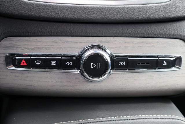 Volvo XC90 T8 Recharge AWD Ultra Dark - Luchtvering - Panorama/schuifdak - IntelliSafe Assist & Surround - 360º Camera - Bowers & Wilkins audio - Adaptieve LED koplampen - Verwarmde voorstoelen, stuur & achterbank - Parkeersensoren voor & achter - Elektr. bedienb. v