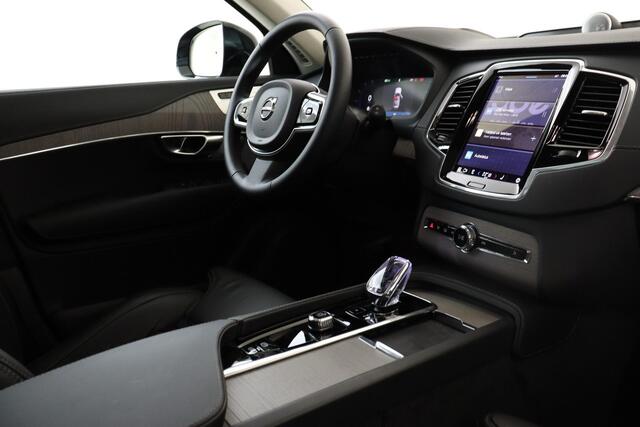 Volvo XC90 T8 PLUG-IN HYBRID AWD ULTRA DARK [MY25] *FULL OPTIONS!* -PANO.DAK|BOWERS&WILKINS|GEVENT.LEDER+MASSAGE|360°CAM|HEAD-UP DISP.|LUCHTVERING|TREKHAAK|NL.AUTO