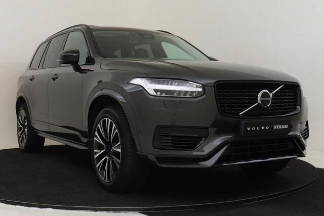 Volvo XC90 T8 PLUG-IN HYBRID AWD ULTRA DARK [MY25] *FULL OPTIONS!* -PANO.DAK|BOWERS&WILKINS|GEVENT.LEDER+MASSAGE|360°CAM|HEAD-UP DISP.|LUCHTVERING|TREKHAAK|NL.AUTO