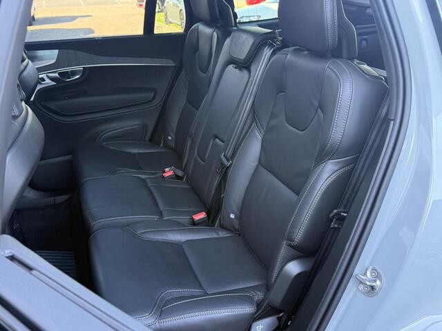 Volvo XC90 2.0 T8 Plug-in hybrid AWD Ultra Dark | Trekhaak | Massage | Geventileerde/verwarmde stoelen | Bowers & Wilkens | Luchtvering | HUD | Alcantara hemelbekleding | Memory | 360° camera |