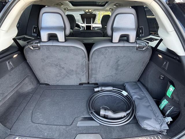 Volvo XC90 2.0 T8 Plug-in hybrid AWD Ultra Bright luchtvering/ bowers & Wilkens/ 2 inch/ nappa leder met ventilatie en massage/ extra getint glas/ trekhaak.