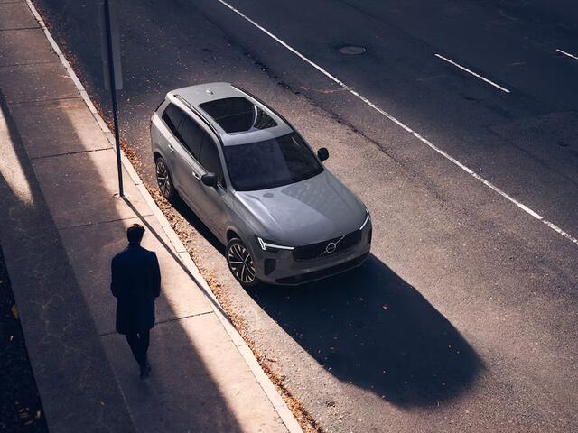 Volvo XC90 T8 Plug-in hybrid AWD Ultra Dark | Panoramadak | 360° camera | Head-up Display | Luchtvering | Harman Kardon | Stoel- en Stuurverwarming | Trekhaak