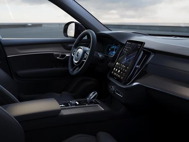 Volvo XC90 T8 Plug-in hybrid AWD Ultra Dark | Panoramadak | 360° camera | Head-up Display | Luchtvering | Harman Kardon | Stoel- en Stuurverwarming | Trekhaak