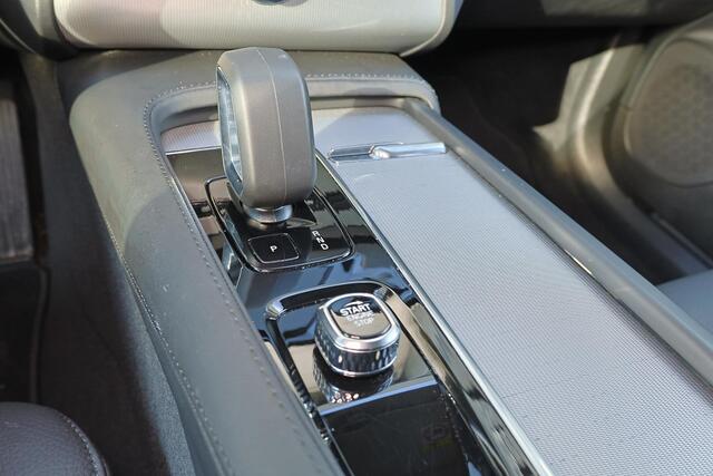 Volvo XC90 T8 Recharge AWD Core Bright - LONG RANGE - IntelliSafe Assist & Surround - Adaptieve LED koplampen - Parkeercamera achter - Verwarmde voorstoelen, stuur & achterbank - Parkeersensoren voor & achter - Draadloze tel. lader - Extra getint glas - 19' LMV