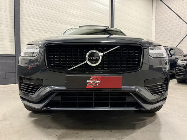 Volvo XC90 T8 Recharge AWD R-Design PANO/B&W/LUCHTVERING/TREKHAAK/HEAD-UP/360CAMERA/22"/NAPPA-LEER/ACC/PILOT-ASSIST/SAVILE-GREY/BLACK-STYLE EXTERIEUR/VOLLEDIG VOLVO DEALER HISTORIE