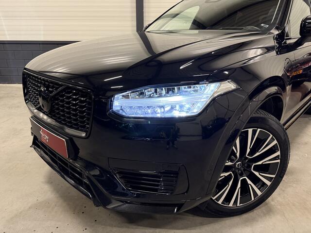 Volvo XC90 T8 Recharge AWD Ultimate Dark PANO/LUCHTVERING/HEAD-UP/H&K/MASSAGE+VENTILATIE/360CAMERA/ACC/PILOT-ASSIST/CRYSTAL-POOK/20"/BLACK-OPTIC/RECENT OH BEURT GEHAD BIJ VOLVO