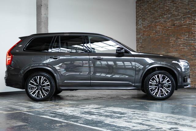 Volvo XC90 T8 Recharge AWD Ultimate Dark | Wegklapbare trekhaak | 360 Graden Camera | Getint Glas Achter | Luchtvering | Adaptieve Cruise Control | Verwarmbare Voorstoelen | Dodehoekdetectie Met Correctie | Panorama Dak | Rijstrooksensor Met Correctie | Navigatiesys