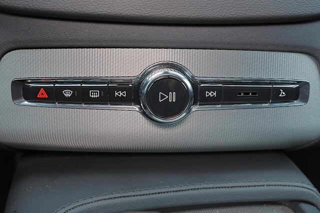 Volvo XC90 T8 Recharge AWD Ultra Bright - LONG RANGE - Panorama/schuifdak - IntelliSafe Assist & Surround - 360º Camera - Harman/Kardon audio - Adaptieve LED koplampen - Verwarmde voorstoelen, stuur & achterbank - Parkeersensoren voor & achter - Elektr. bedienb. voo