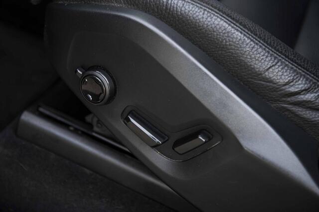 Volvo XC90 2.0 T8 Recharge AWD Ultimate Bright | Long Range | 7 Zits | Luchtvering | Panoramadak | Adaptieve Cruise Control | Trekhaak | 360° Parkeercamera | Harman Kardon Audio | Head-Up Display | Stoel-/Stuurverwarming |