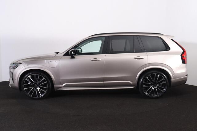 Volvo XC90 T8 Recharge AWD Ultra Dark - Luchtvering - Panorama/schuifdak - IntelliSafe Assist & Surround - 360º Camera - Bowers & Wilkins audio - Verwarmde voorstoelen, stuur & achterbank - Parkeersensoren voor & achter - Elektr. bedienb. voorstoelen met geheugen -