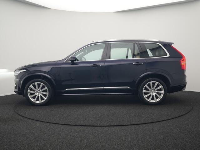 Volvo XC90 T8 Twin Engine AWD Inscription 7 Persoons Plug In Hybrid 394pk Dealer O.H. PHEV | Panodak | Adaptive Cruise | 360 Camera | Harman & Kardon | Lederen Sportstoelen Memory & Verwarmd | Apple Carplay | Virtual | Keyless | Blis | Navigatie | DAB |