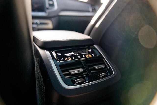 Volvo XC90 2.0 T8 Recharge AWD R-Design Luchtvering, Panoramadak, 360 Camera, Trekhaak, enz