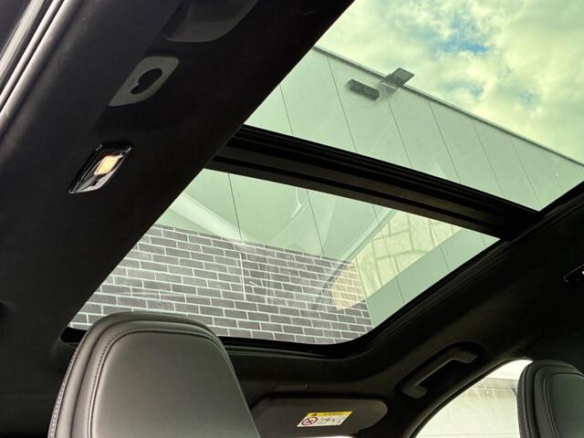 Volvo XC90 2.0 T8 Recharge AWD Ultimate Dark | Luchtvering | Trekhaak | Standkachel | 22" velgen | Harman Kardon audio | Lederen bekleding | 7 zitplaatsen | BTW auto | 4 zone climate control |