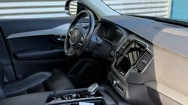 Volvo XC90 2.0 T8 AWD 287kW/390pk Aut8 Twin Engine Inscription 7P LUCHTVERING + PANORAMADAK + HARMAN/KARDON + ADAPT.CRUISE + 360 CAMERA + PILOT ASSIST + STOEL-&STUURVERWARMING + EL.TREKHAAK + HEAD-UP + BLIS + LANE ASSIST + PARKSENSOREN + 20" LM-VELGEN!!