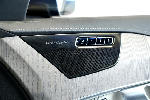 Volvo XC90 2.0 T8 AWD 335kW/455pk Aut8 Recharge Long Range Ultimate Bright LUCHTVERING + PANORAMADAK + HARMAN/KARDON + STOELVERWARMING/-MASSAGE/-VENTILATIE + ADAPT.CRUISE + PILOT ASSIST + BLIS + HEAD-UP + 360 CAMERA + PARKSENSOREN V&A + 21" LM-VELGEN!!