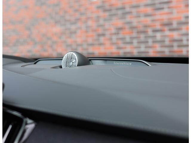 Volvo XC90 T8 AWD Ultra Dark | Pano - Trekhaak - Massage - Luchtvering