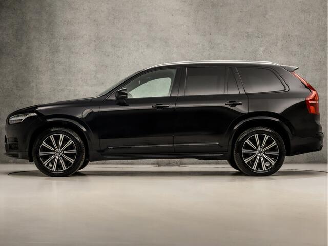 Volvo XC90 2.0 T8 Recharge AWD Plus Dark Automaat (PANORAMADAK, LUCHTVERING, BOWERS&WILKINS, MEMORY SEATS, MASSAGE, STOELVERWARMING/KOELING, CAMERA, HOUT INLEG, ZWART HEMEL, NIEUWSTAAT)