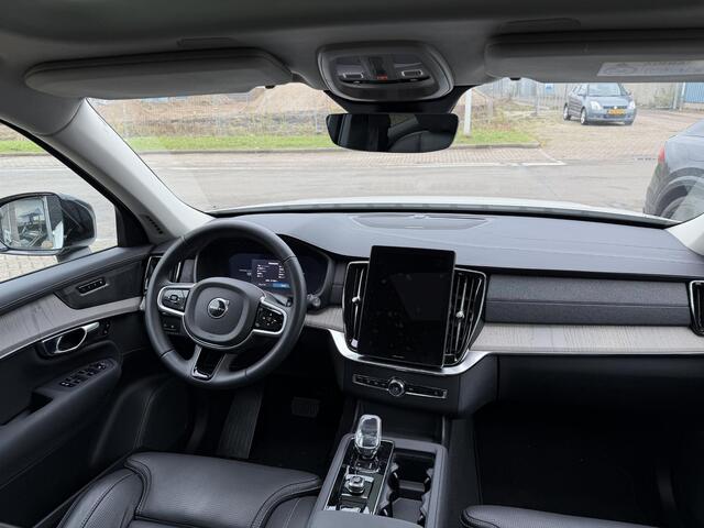 Volvo XC90 2.0 T8 Plug-in hybrid AWD Plus Dark Luchtvering l Trekhaak l Binnenkort beschikbaar