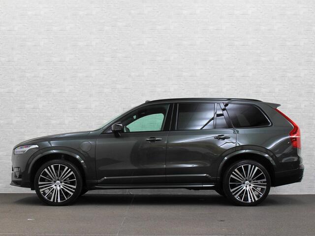 Volvo XC90 T8 AWD R-Design | Pine-Grey! | 360 Camera | ACC | Panorama | Pilot-Assist | Head-Up | Harman-Kardon | Keyless-Entry | 7 Persoons | Trekhaak | 2x Memory | Stoelverwarming V+A | Zwarte-Hemel | Full-LED | Sportstoelen | Stuurverwarming | Standkachel | Black-