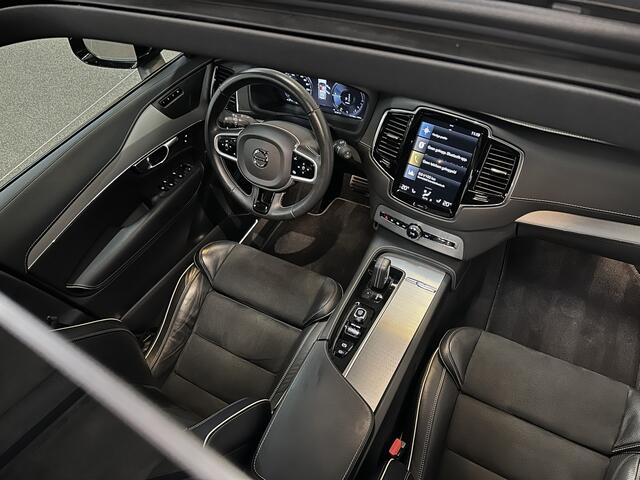 Volvo XC90 T8 AWD R-Design | Pine-Grey! | 360 Camera | ACC | Panorama | Pilot-Assist | Head-Up | Harman-Kardon | Keyless-Entry | 7 Persoons | Trekhaak | 2x Memory | Stoelverwarming V+A | Zwarte-Hemel | Full-LED | Sportstoelen | Stuurverwarming | Standkachel | Black-