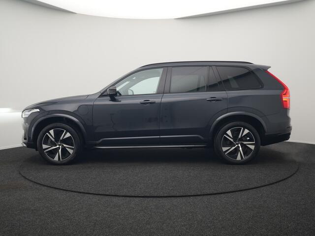 Volvo XC90 T8 Recharge AWD R-Design 7-Persoons Long Range Plug In Hybrid 456pk Dealer O.H. PHEV | Panodak | Head Up | 360 Camera | Adaptive Cruise | Lederen Sportstoelen Ventilatie & Memory | Bowers & Wilkins | Navigatie | Blis | DAB |