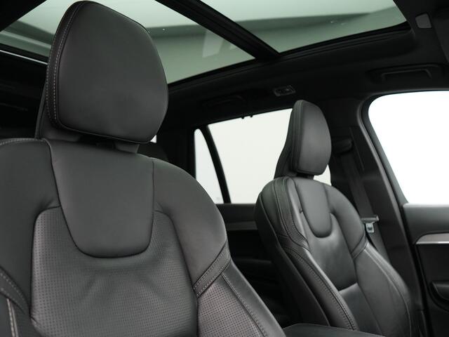 Volvo XC90 T8 Recharge AWD R-Design 7-Persoons Long Range Plug In Hybrid 456pk Dealer O.H. PHEV | Panodak | Head Up | 360 Camera | Adaptive Cruise | Lederen Sportstoelen Ventilatie & Memory | Bowers & Wilkins | Navigatie | Blis | DAB |
